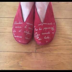 ADORABLE CAMPER SHOES !!!! BARELY WORN